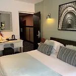 ビー ホテル 3*