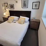 ビー ホテル 3*
